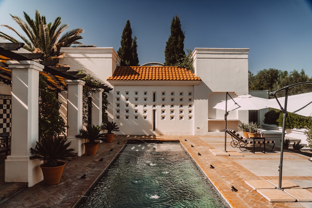All meals, an open bar with select alcoholic and non-alcoholic beverages, private transfers to and from Mendoza Airport (MDZ), and two half-day or one full-day excursion per night of stay are included in the YOLO Travel Awasi package. One of the Best Luxury Hotels in Mendoza, Argentina