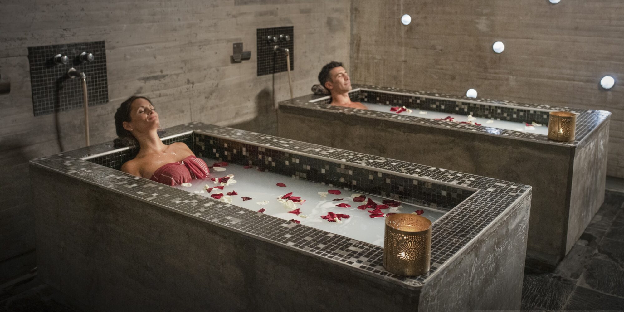 A romantic spa setting bathtub of guests filled with water and rose petals at Entre Cielos in Argentina. A picture of guest in a spa in at Entre Cielos, Argentina.