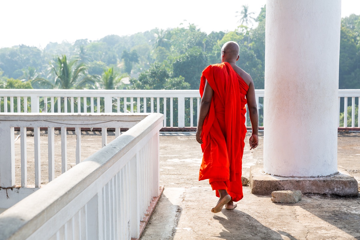 Visiting the Monks in Sri Lanka For An Entire Day