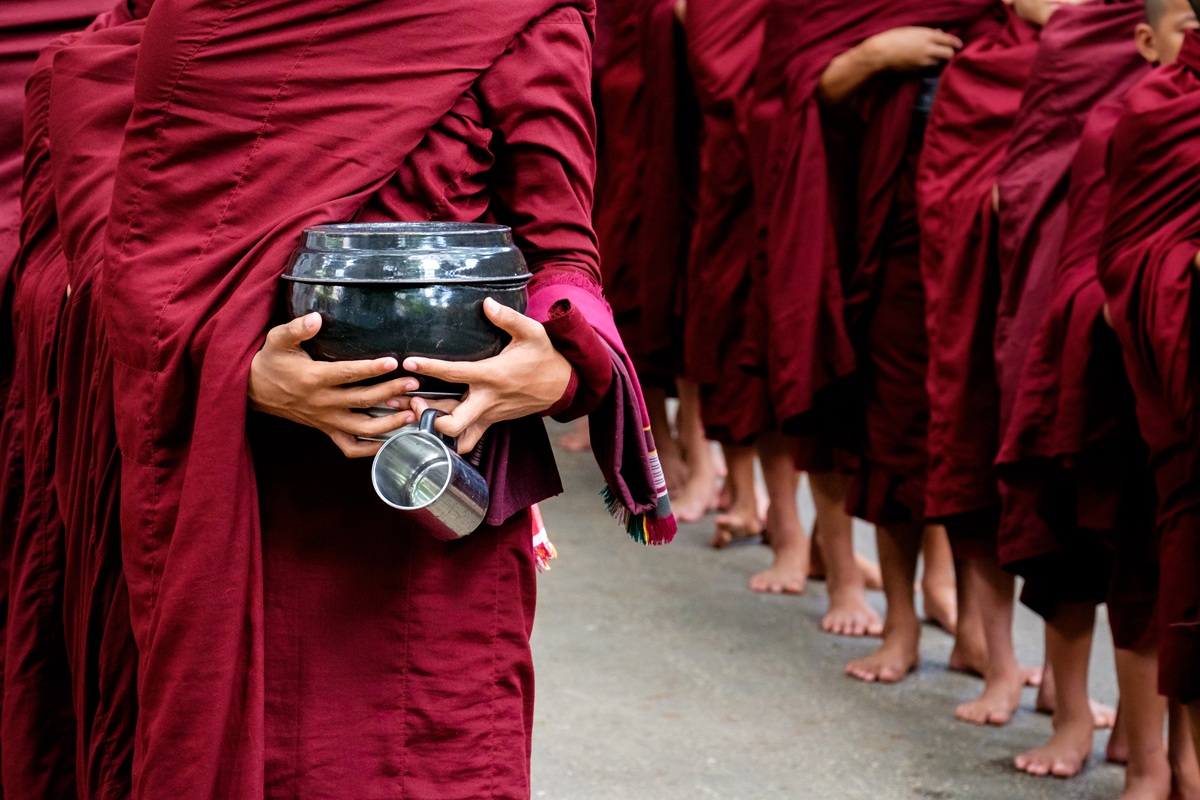 Visiting the Monks in Sri Lanka For An Entire Day 